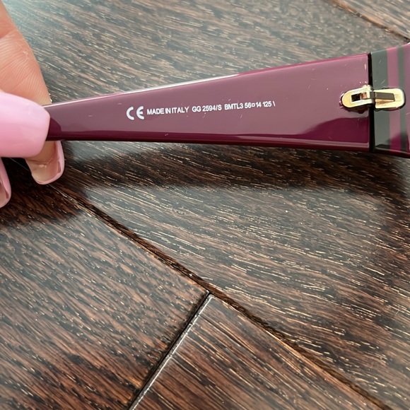 Gucci Sunglasses - Picture 4 of 5